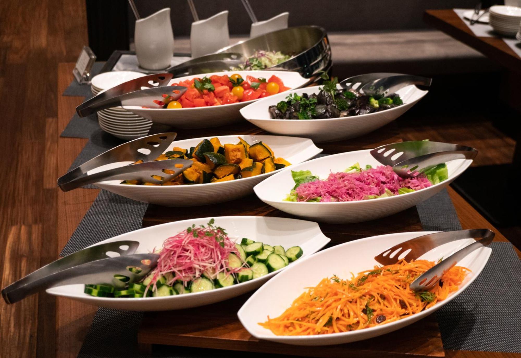 The Gate Hotel Tokyo By Hulic Εξωτερικό φωτογραφία A selection of salads